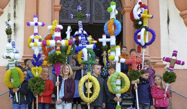 Ein farbenfrohes Bild: Palmsonntag in Mnstertal  | Foto: Eberhard Gross