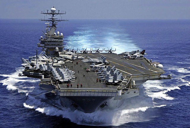 Der Flugzeugtrger USS Carl Vinson befindet sich auf dem Weg in Richtung Korea.   | Foto: dpa
