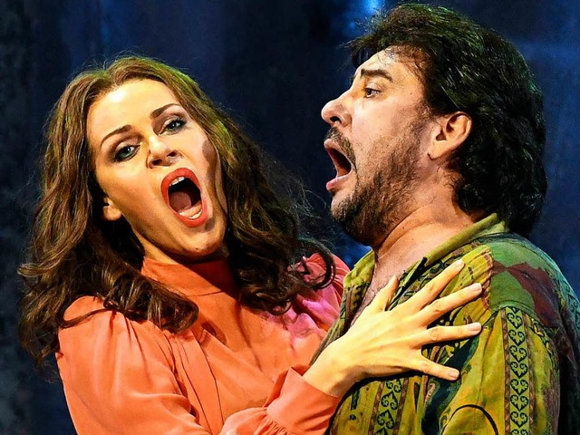 Kristine Opolais und Marcelo Alvarez a...d Cavaradossi bei den Osterfestspielen  | Foto: dpa