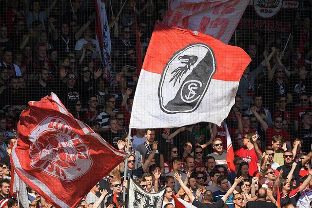 Trumen von der Europa League und frc...ie zugleich: die Fans des SC Freiburg.  | Foto: Achim Keller