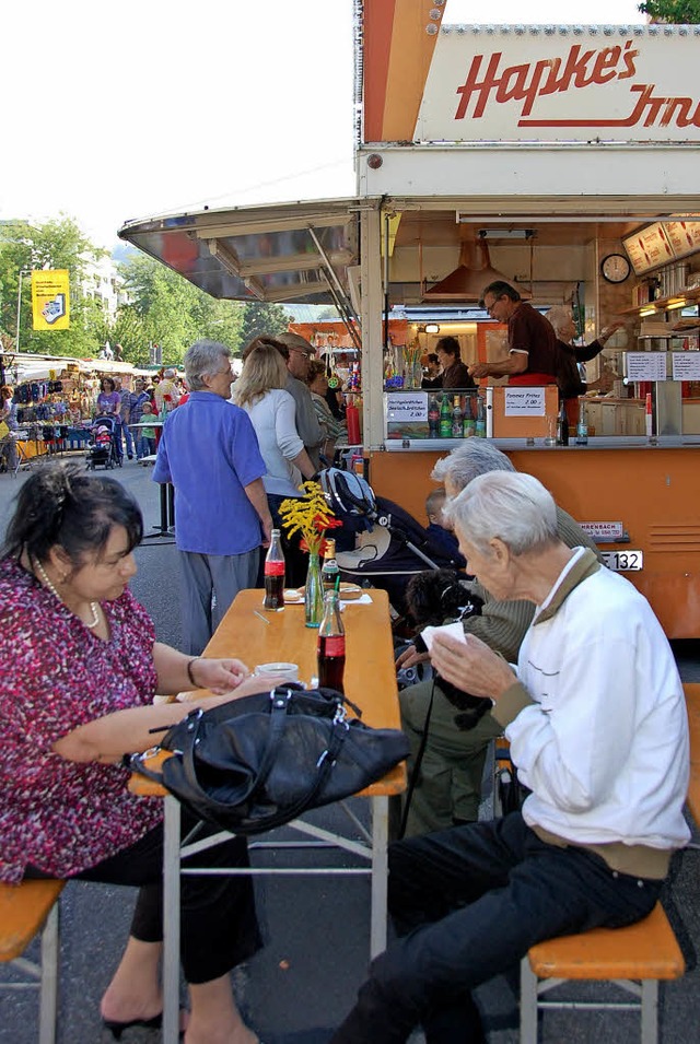 Sitzgelegenheiten, wie sie die Hapkes ... fehlten am Freitag beim Krmermarkt.   | Foto: Archivbild: Frey
