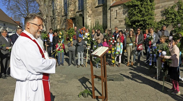 Pfarrer Michael Hipp freute sich ber ...pruch zum Gottesdienst an Palmsonntag.  | Foto: Erhard Morath