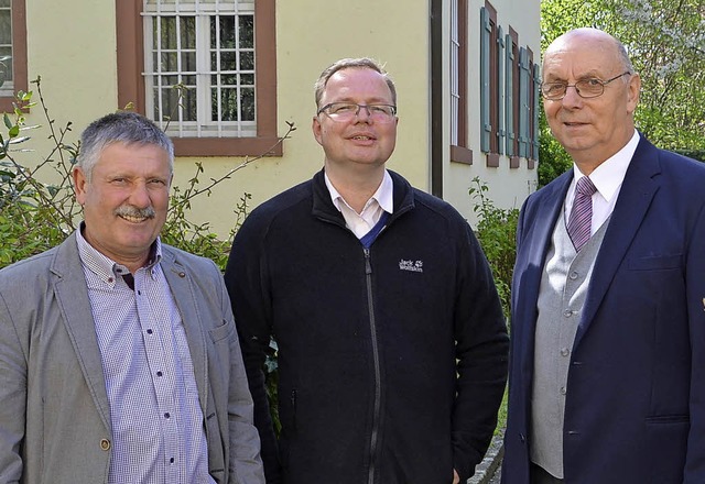 Pfarrer Thorsten Wasmuth-Hdicke wird ...inks), und Walter Sexauer, Hugsweier.   | Foto: Alfred Arbandt