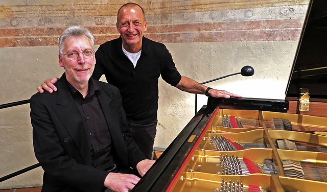 Zwei Magier des Sehens und Hrens: Fot...n (rechts) und Pianist Helmut Lrscher  | Foto: Dorothee Philipp