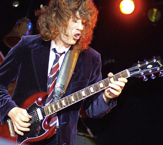 Walter Tomasi huldigt mit Haut und Haaren Angus Young von AC/DC.   | Foto: Veranstalter