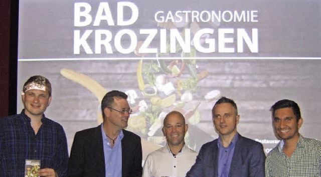 Stellten das Gastronomieverzeichnis  v...Buzhlavik und Kevin Spth (von links)   | Foto: Susanne Mller