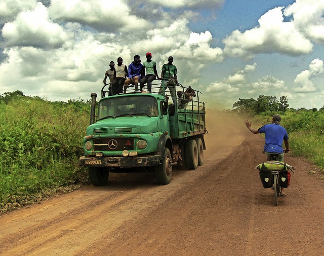 Auf staubigen Straen unterwegs durch Afrika  | Foto: privat