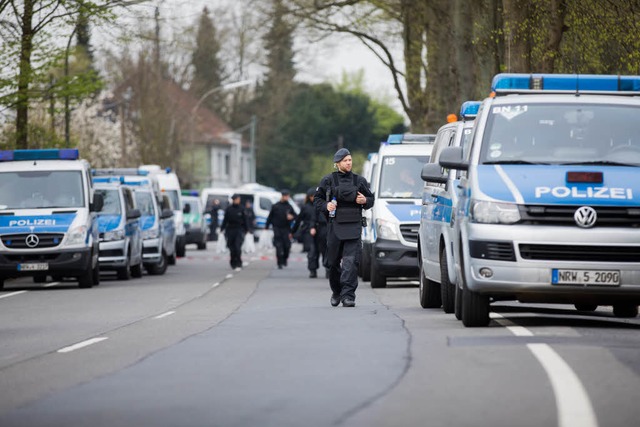 Groaufgebot der Polizei nach dem Anschlag in Dortmund  | Foto: dpa