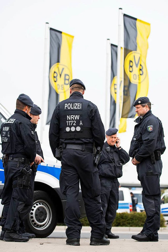 Hohes Sicherheitsaufkommen am  Trainingsgelnde des BVB  | Foto: dpa