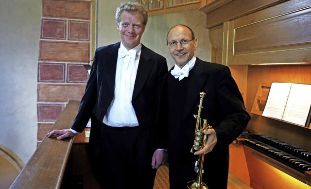 Trompeter Bernhard Kratzer (rechts) und Organist Paul Theis in St. Cyriak  | Foto: Dorothee Philipp