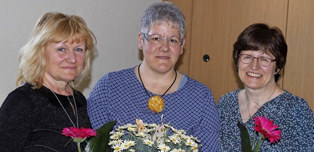 Vorsitzende Ulrike Schmidt (Mitte) mit...d deren Stellvertreterin Rita Schfer   | Foto: Ulrike Hiller