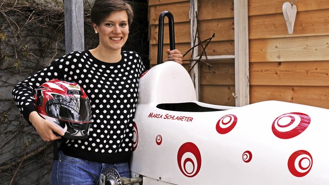 Maria Schlageter mit ihrer Rennkiste &... steigt sie nicht in ihre Seifenkiste.  | Foto: Elena Stenzel