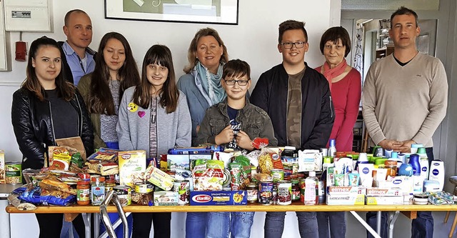 <BZ-FotoAnlauf>HellbergSchule:</BZ-FotoAnlauf> Spende fr den Tafelladen    | Foto: Hellbergschule