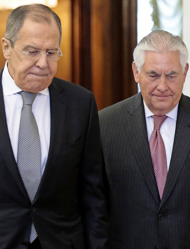 Wie ziemlich beste Freunde kommen sie ...) und sein Amtskollege Rex Tillerson.   | Foto: dpa