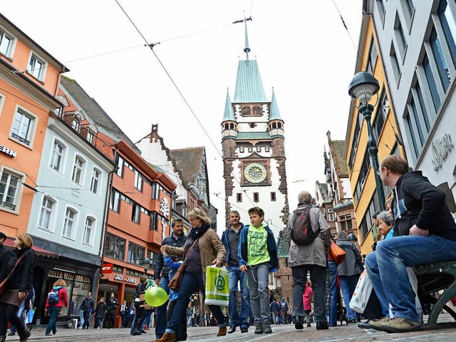 Einkaufen scheint samstags in Freiburg erste Brgerpflicht zu sein.  | Foto: Rita Eggstein