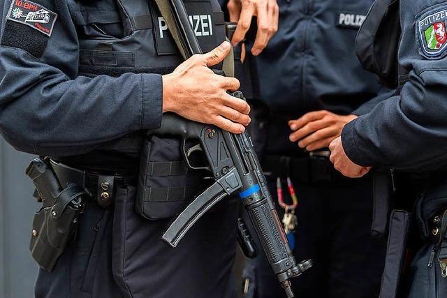 Anschlag auf BVB-Bus: Polizei untersucht rechtsextremen Hintergrund