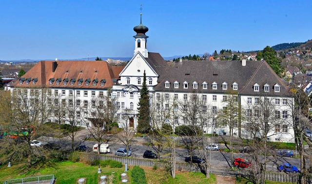 Das Herz-Jesu-Kloster an der Okenstra...sich das Erzbischfliche Seelsorgeamt.  | Foto: Michael Bamberger