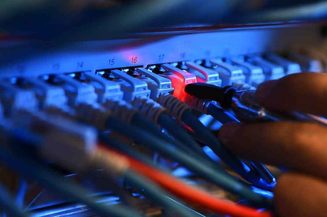 Aufkl�rung und Verh�tung von Straftate...rlsruhe den Vorrang vor  Datenschutz.   | Foto: dpa