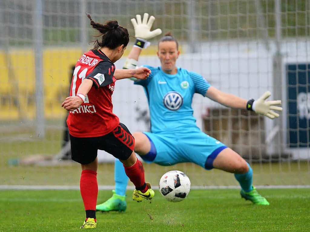 Die Fuballerinnen des SC Freiburg scheitern wieder im Pokal Halbfinale