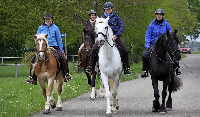 Gut gerstet fr die 18 Kilometer lang...machte sich diese Gruppe  auf den Weg.  | Foto: Christiane Franz