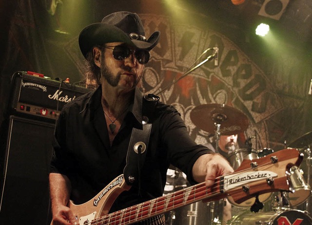 Chris Ambrosch alias Lemmy mit seinem Rickenbacker-Bass   | Foto: H. FSSEL