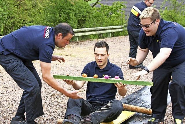 Hllsteiner Feuerwehr trifft den Osterhasen besser