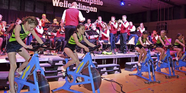 In die Pedale treten durften die Mdel...le in der Stadthalle dargeboten wurde.  | Foto: Cornelia Selz