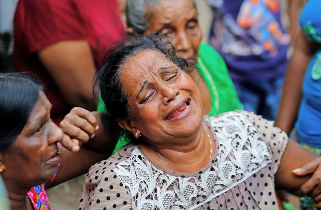 Eine Frau beweint tote Familienmitglieder, <ppp></ppp>    | Foto: dpa/AFP