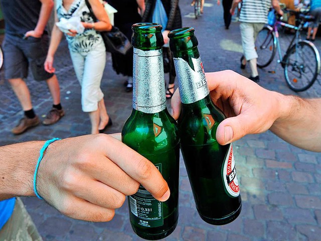 Bleibt es beim strikten Alkoholverbots in den Jugendzentren?  | Foto: dpa