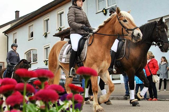 Fotos: Georgsritt und Motorradsegnung in Ehrenkirchen