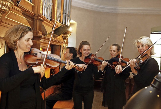 Der Draht der  vier Ohnmacht-Violinist...Gro an der Orgel ist nie abgerissen.   | Foto: Heidi Fssel