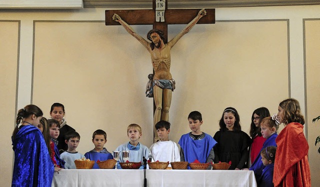 Die Kinderkirche prsentiert die Ostergeschichte.   | Foto: Bettina Schaller