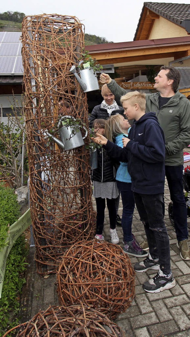 Die Floristin Hilde Baumann stellte ber Ostern in Oberbergen ihre Werke aus.   | Foto: Trogus