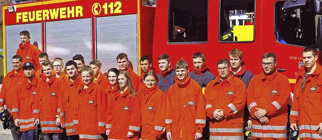 Diese 22 Feuerwehrangehrigen aus dem ...e-Neustadt erfolgreich abgeschlossen.   | Foto: Feuerwehr