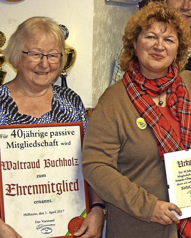 Ehrung fr langjhrige Frauen-Power be...Buchholz (links) und Barbara Fuhrler.   | Foto: Ralph Lacher