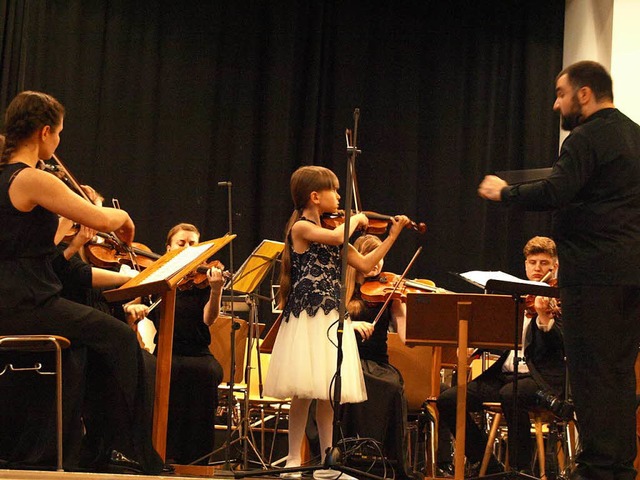 Im zweiten Sinfoniekonzert des Festiva...tes die achtjhrige Anastasia Mishula.  | Foto: Karin Stckl-Steinebrunner