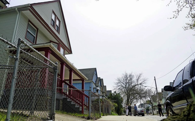 Die Strae vor dem Elternhaus des Tters in Cleveland  | Foto: dpa