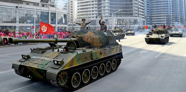 Pjngjang zeigt Strke: Militrparade ...taatsgrnders Kim-Il-Sung am 15. April  | Foto: AFP