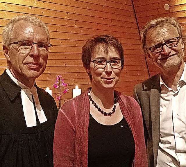 Dekan Rainer Heimburger (links) und de...llin als Prdikantin in der Gemeinde.   | Foto: Kirche