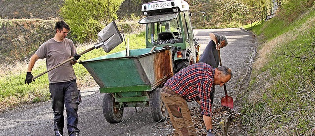 Bei einem gemeinsamen Projekt von Winz... Oberrotweil Ablaufschchte gereinigt.  | Foto: Herbert Trogus