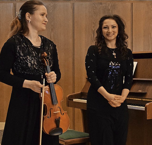 Valeria Gleim und Ayla Schmitt fhrten...gen ber Deutschland nach Frankreich.   | Foto: Volker Rothfuss