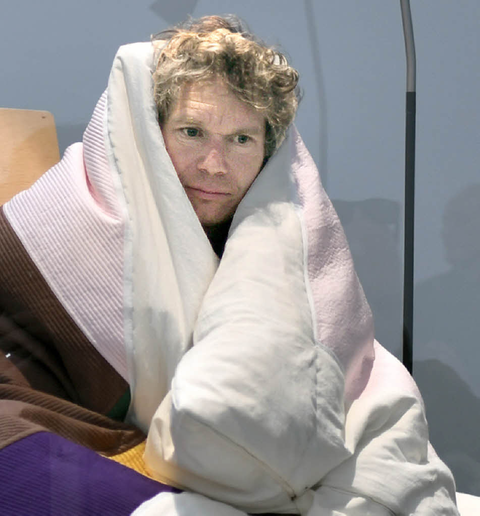 Mann brütet Ei erfolgreich aus - Panorama - Badische Zeitung