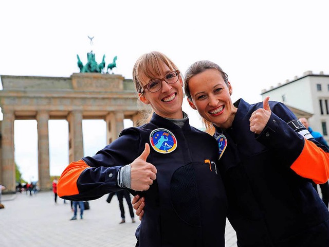 Insa Thiele-Eich (links) und Nicole Ba...n hinwollen: Hoch hinaus, ab ins All.   | Foto: dpa