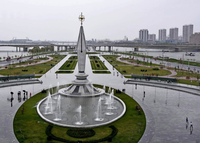 Mehr Schein als Sein: monumentale Bauwerke In Nordkoreas  Hauptstadt Pjngjang   | Foto: dpa