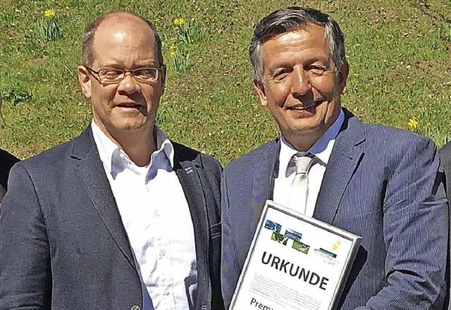 Brgermeister Tatsch (rechts) und Nico...imatischer Kurort der Premiumklasse.    | Foto: Privat