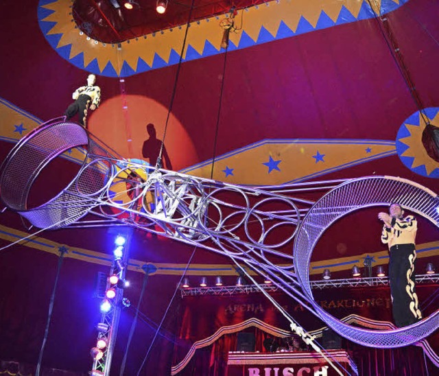 Der Circus  bietet beeindruckende Artistiknummern.   | Foto: Timo Kppel
