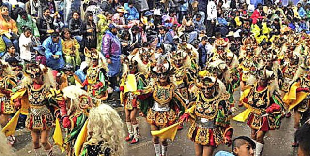 Beim Karneval in Oruro wird viel getanzt.  | Foto: Mareike Schmidtke