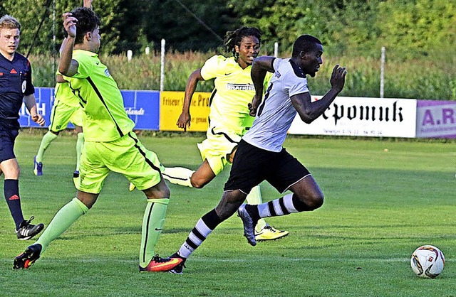 Im Abstiegskampf gilt es den Turbo ein...ezirksliga-Derby gegen den SV Biengen.  | Foto: Benedikt Hecht