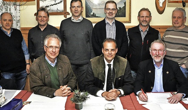 Die Vorstandsmitglieder der FBG mit G...an Dorfmeister und Werner Rautenberg.   | Foto: Stefan Pichler