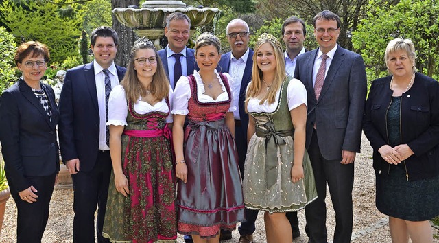 Die Ortenauer Weinprinzessin Hanna Mu...chaft durch die 56. Goldene Weinprobe   | Foto: karin Reimold